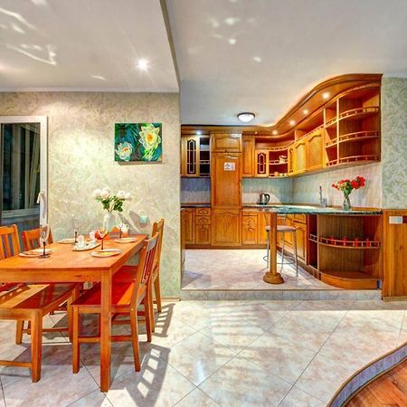 Apartments Of Bogdan Khmelnitsky Kiev Esterno foto