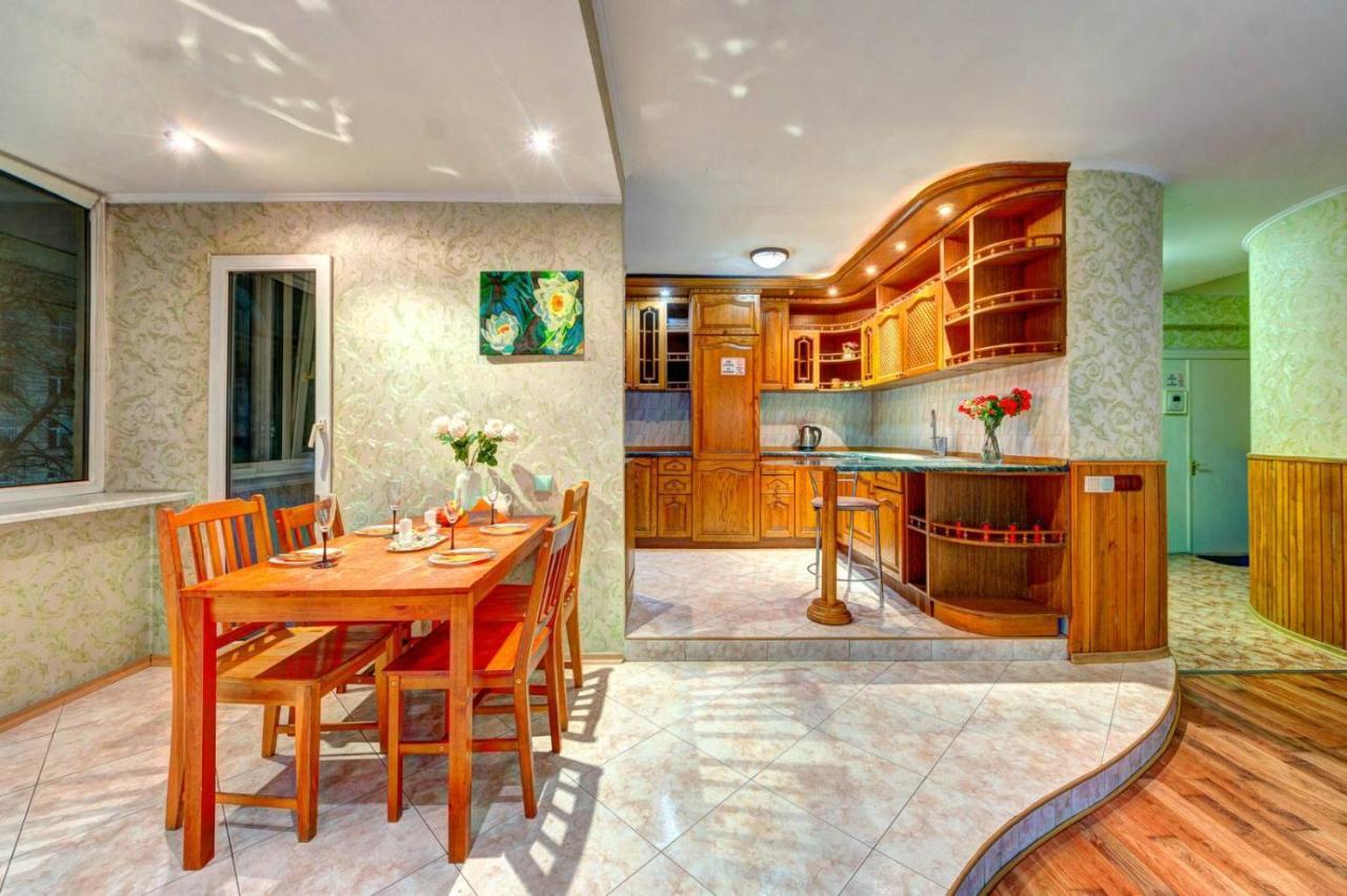 Apartments Of Bogdan Khmelnitsky Kiev Esterno foto